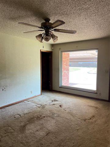 10217 N McKinley Avenue, Oklahoma City, OK 73114