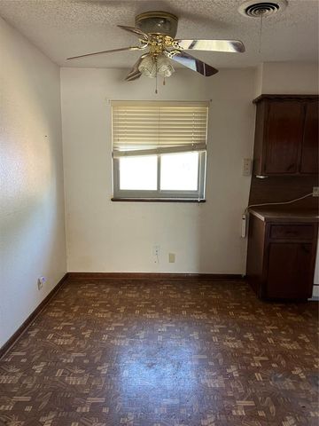 10217 N McKinley Avenue, Oklahoma City, OK 73114