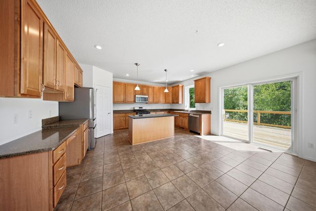 2489 Eyrie Drive, Woodbury, MN 55129
