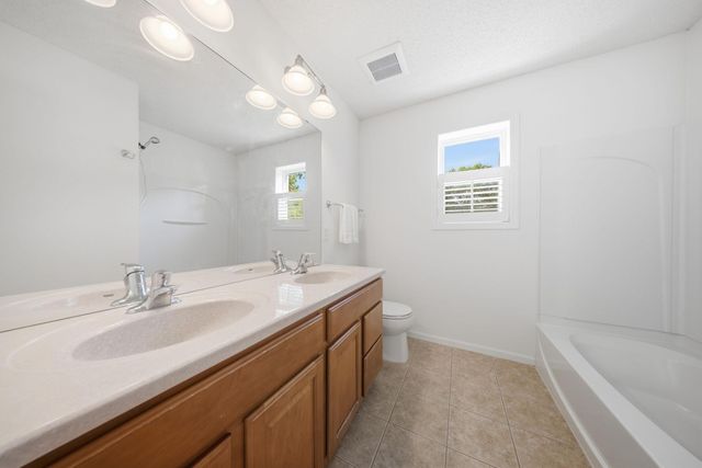 2489 Eyrie Drive, Woodbury, MN 55129