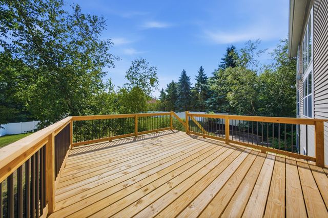 2489 Eyrie Drive, Woodbury, MN 55129