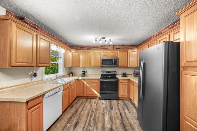 16869 220th Street, Hutchinson, MN 55350