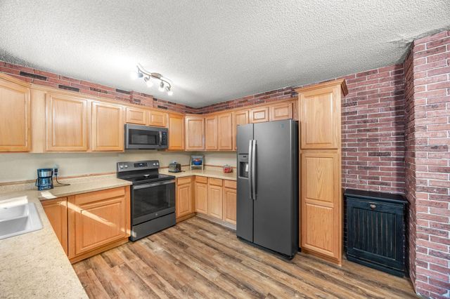 16869 220th Street, Hutchinson, MN 55350