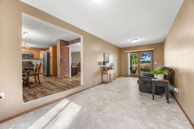 16869 220th Street, Hutchinson, MN 55350