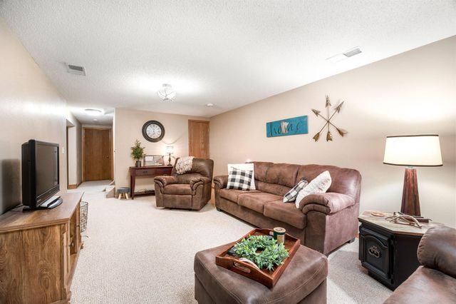 16869 220th Street, Hutchinson, MN 55350