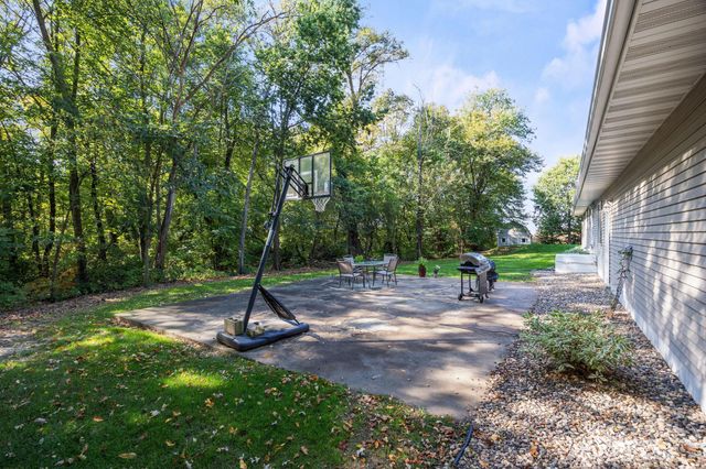 16869 220th Street, Hutchinson, MN 55350