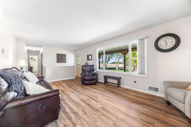 16869 220th Street, Hutchinson, MN 55350