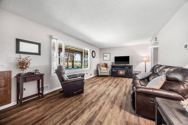 16869 220th Street, Hutchinson, MN 55350