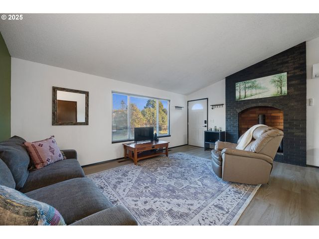 8630 BEWLEY St, Bay City, OR 97107