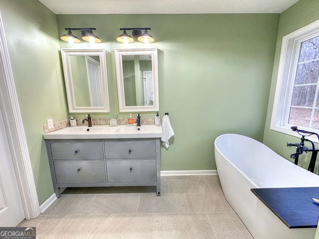 106 Woodstream Trail, Lagrange, GA 30240