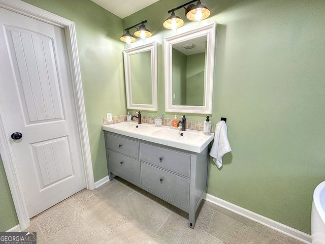 106 Woodstream Trail, Lagrange, GA 30240