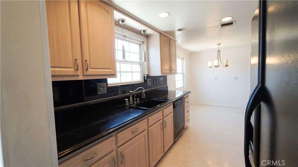 Image 4 of property listing at 10321 Devillo, Whittier, CA 90604