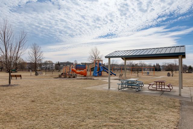 720 Thornbury Road, Bartlett, IL 60103