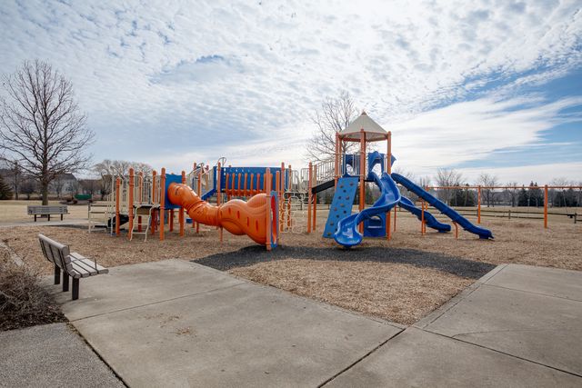 720 Thornbury Road, Bartlett, IL 60103