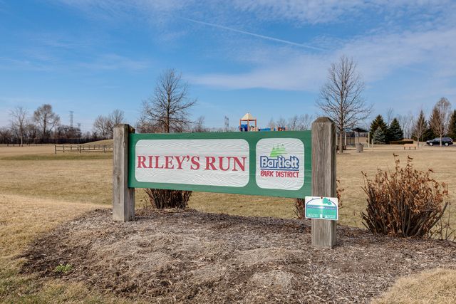 720 Thornbury Road, Bartlett, IL 60103