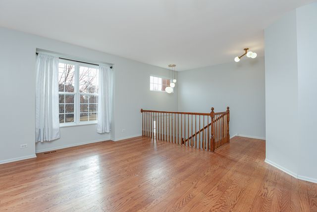 720 Thornbury Road, Bartlett, IL 60103