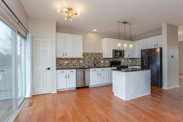 720 Thornbury Road, Bartlett, IL 60103