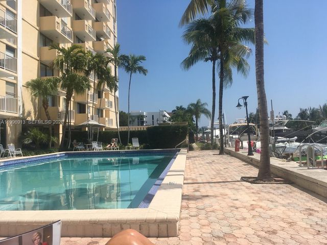 2350 NE 135th St 308, North Miami, FL 33181