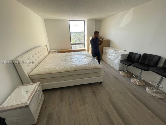 2350 NE 135th St 308, North Miami, FL 33181