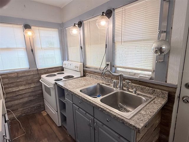 1933 47TH STREET S, St Petersburg, FL 33711