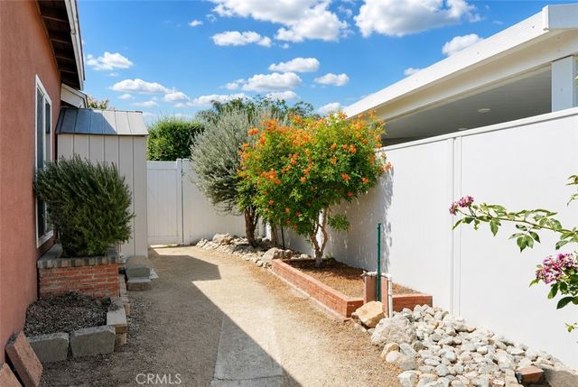 10415 Charleston, Riverside, CA 92503