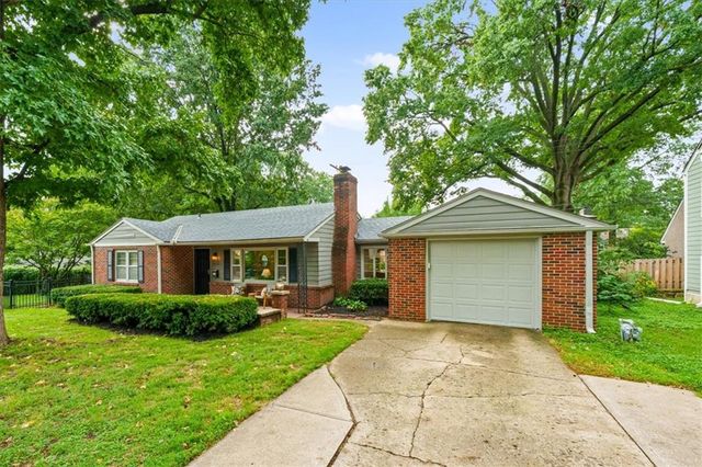 2525 W 50th Terrace, Westwood, KS 66205