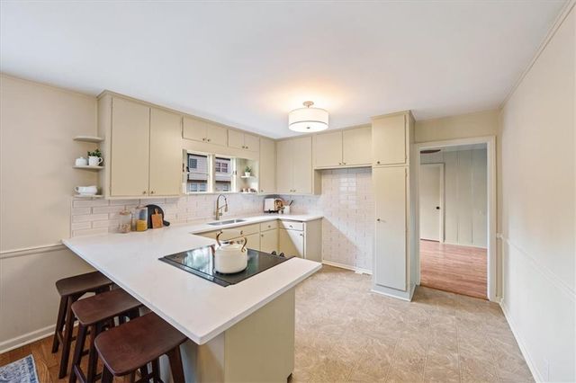 2525 W 50th Terrace, Westwood, KS 66205