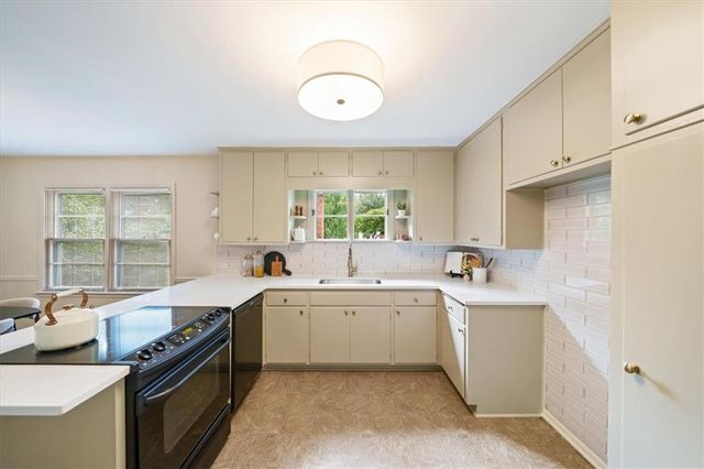 2525 W 50th Terrace, Westwood, KS 66205