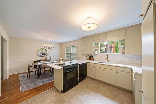 2525 W 50th Terrace, Westwood, KS 66205