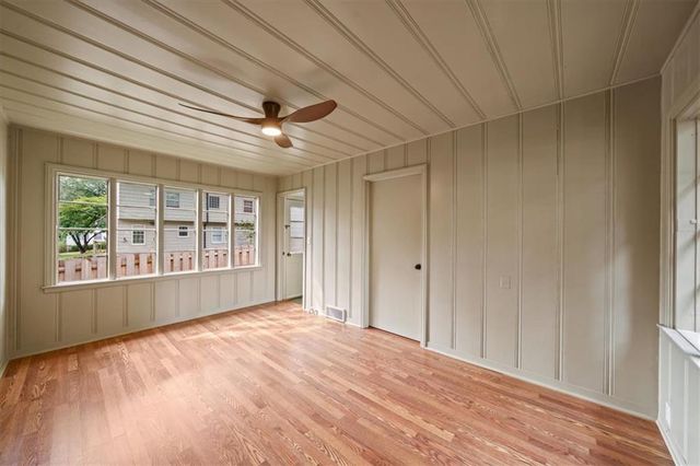 2525 W 50th Terrace, Westwood, KS 66205