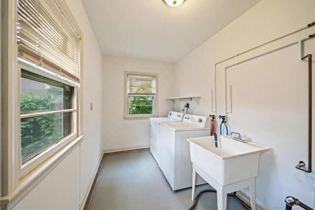 2525 W 50th Terrace, Westwood, KS 66205
