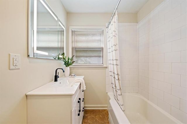 2525 W 50th Terrace, Westwood, KS 66205