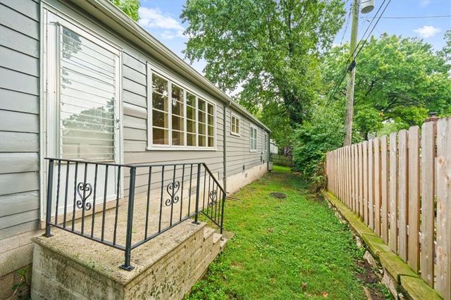 2525 W 50th Terrace, Westwood, KS 66205