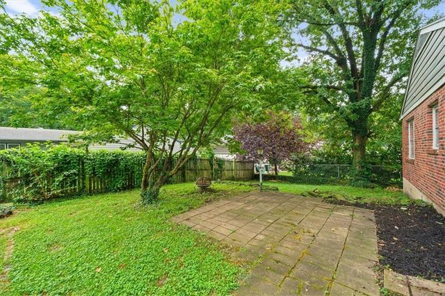 2525 W 50th Terrace, Westwood, KS 66205