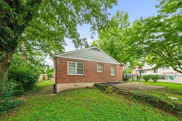 2525 W 50th Terrace, Westwood, KS 66205