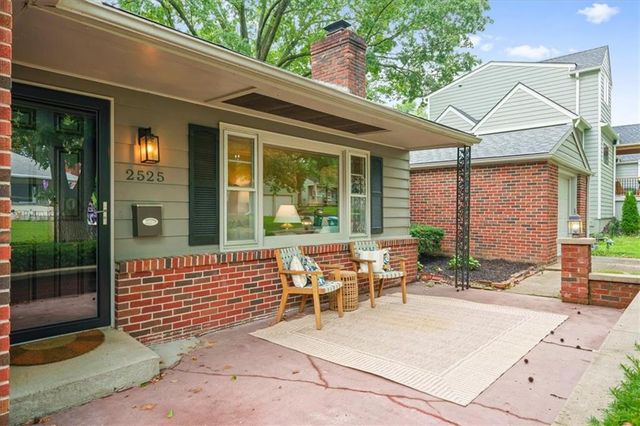 2525 W 50th Terrace, Westwood, KS 66205