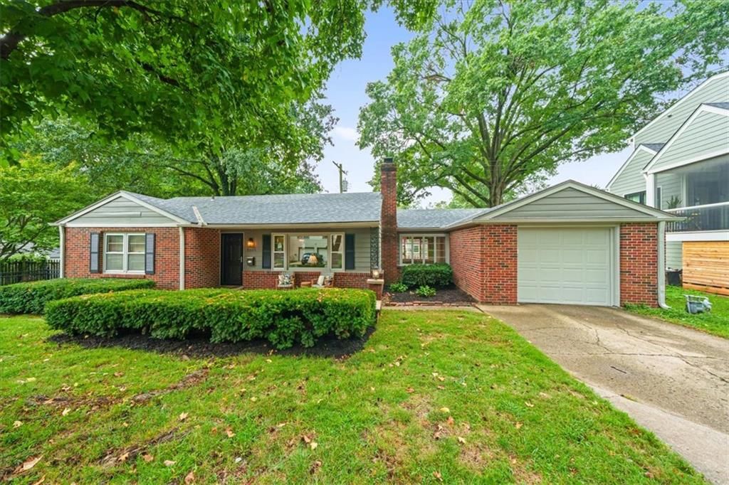 2525 W 50th Terrace, Westwood, KS 66205