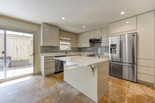6337 Briar Rose Drive 145, Houston, TX 77057