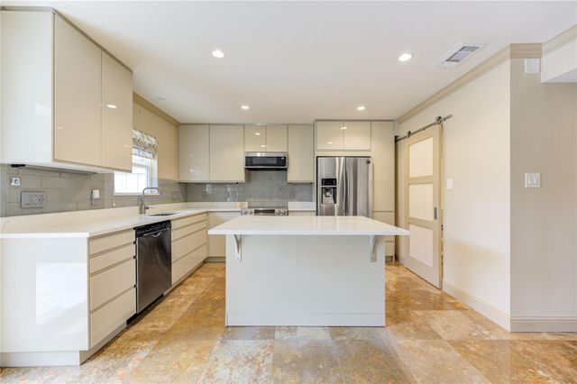 6337 Briar Rose Drive 145, Houston, TX 77057