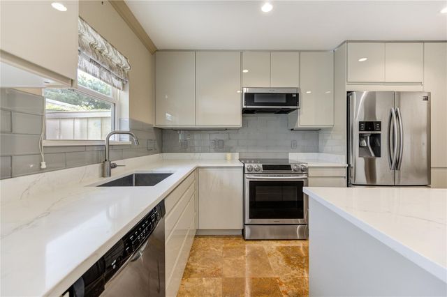 6337 Briar Rose Drive 145, Houston, TX 77057