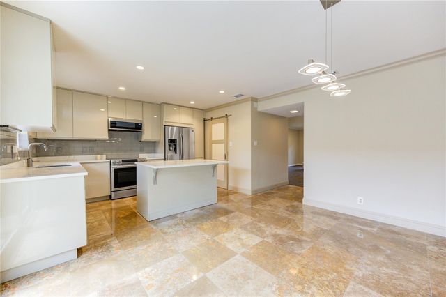 6337 Briar Rose Drive 145, Houston, TX 77057