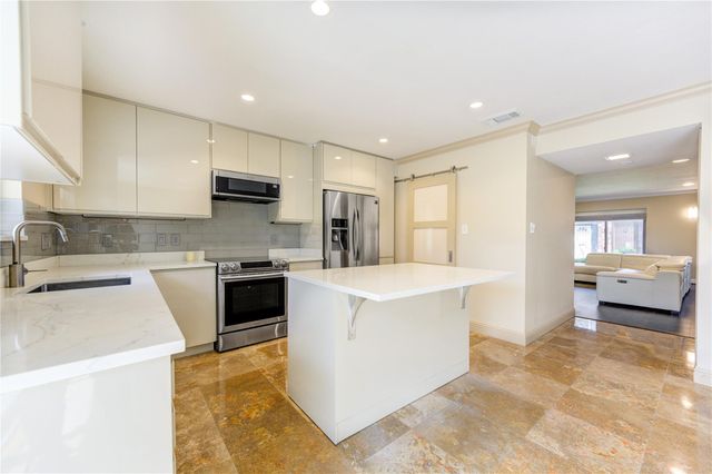 6337 Briar Rose Drive 145, Houston, TX 77057