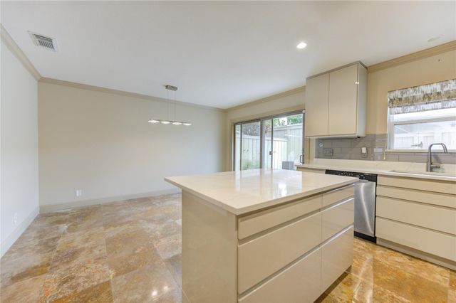 6337 Briar Rose Drive 145, Houston, TX 77057