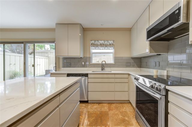 6337 Briar Rose Drive 145, Houston, TX 77057