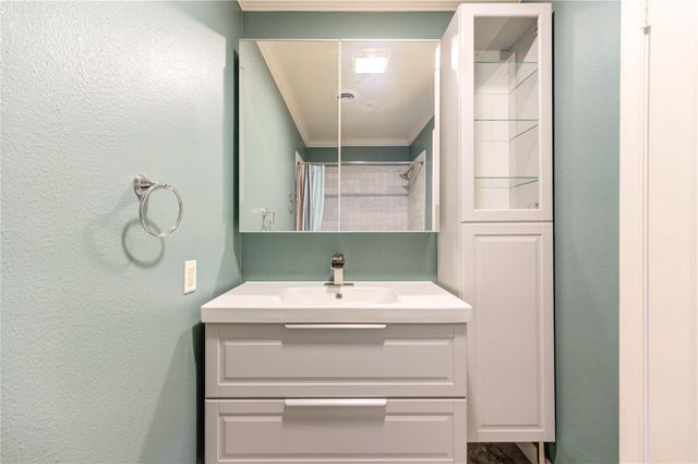 6337 Briar Rose Drive 145, Houston, TX 77057