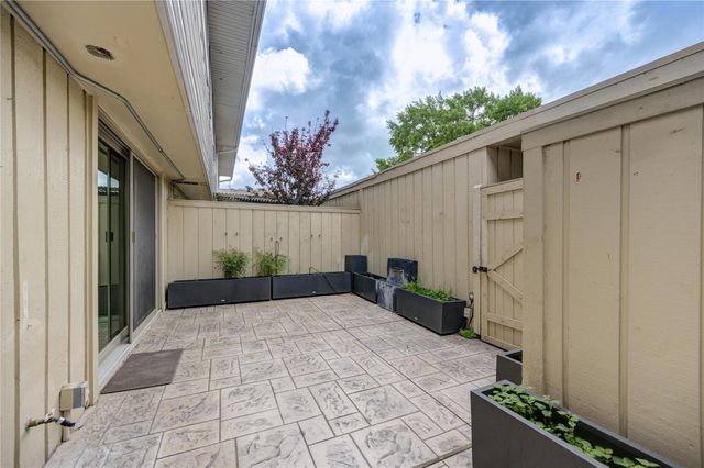 6337 Briar Rose Drive 145, Houston, TX 77057