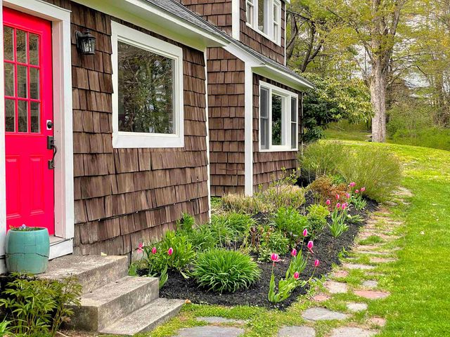 71 Woods Road, Dummerston, VT 05346