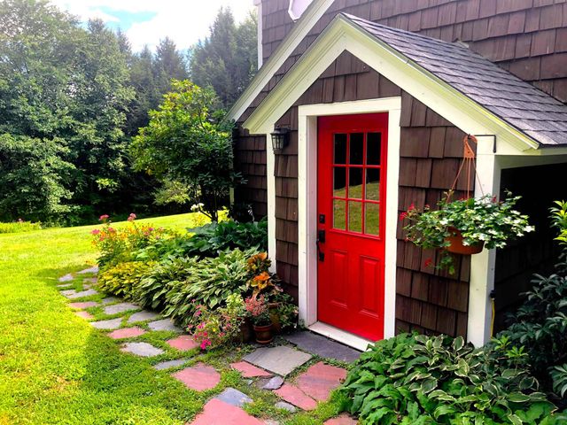 71 Woods Road, Dummerston, VT 05346