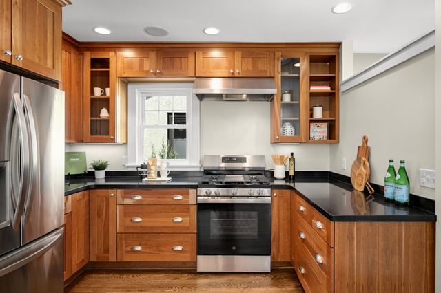 1245 Stanford Avenue, Saint Paul, MN 55105