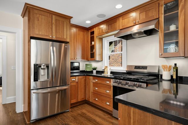 1245 Stanford Avenue, Saint Paul, MN 55105